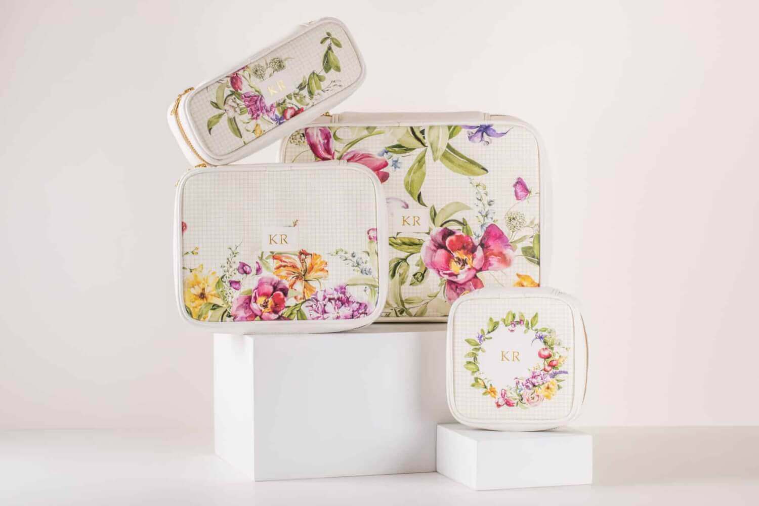 Sangria Signature Set Of 4 3 Pouch Set