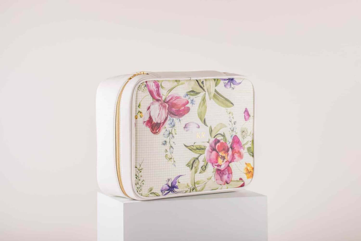 Sangria Signature Set Of 4 5 Pouch Set