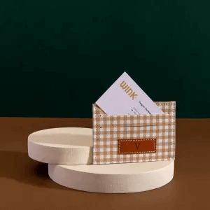 What Are the Best Personalized Birthday Gifts for Men Who Love Travelling? 7 Customised Card Holder for Travelling Lover